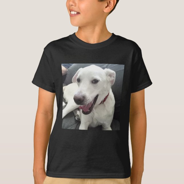 Camiseta Feriado de Cachorro Engraçado Vestindo Colar Verme (Frente)