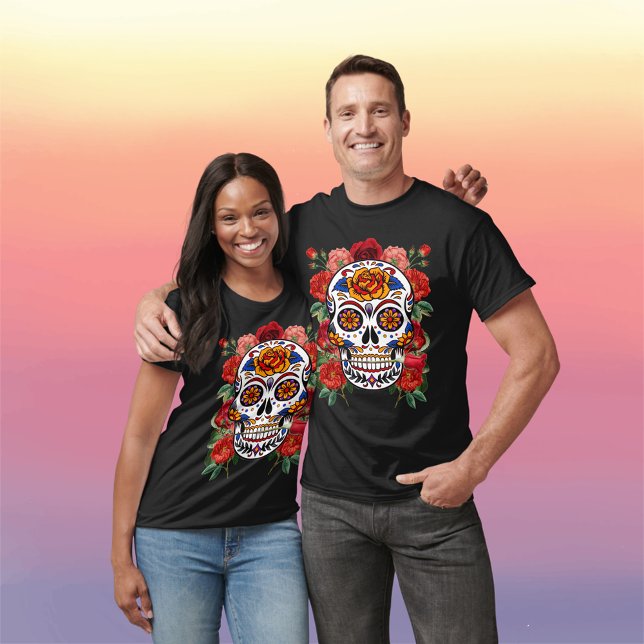 Camiseta Feriados de Rosas vermelhas Rosa, Crânio, Unisex (Sugar Skull Pink Red Roses Holidays Unisex T-Shirt)