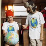 Camiseta Férias de Crianças do Mundo Viagem Sol-Terra<br><div class="desc">Personalize estas incríveis t-shirts de crianças no mundo para uma banda de turismo ou viagem de férias à família. O planeta está envolto em uma bela coroa floral de girassóis e vinhas. Camisetas viagem personalizadas e bonitas para explorar a Terra.</div>