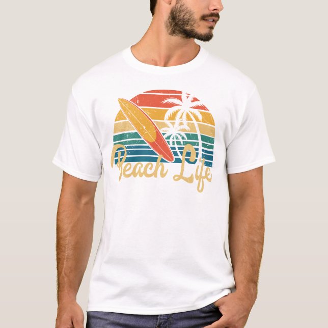 Camiseta Férias de Verão da Beach Life Retro Sunset Surfboa (Frente)