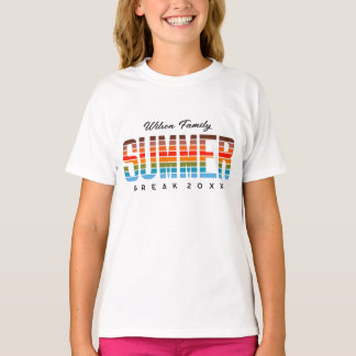 Camiseta Férias de verão da família colorida no pôr do sol 
