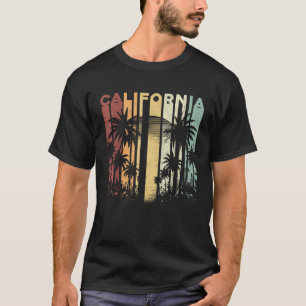 Camiseta Férias de Verão de Cali Retro em Palmeiras de surf