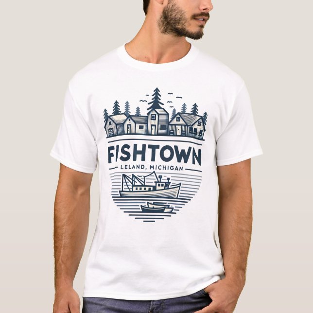 Camiseta Férias Fishtown Leland Michigan (Frente)