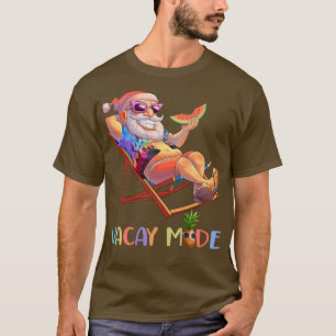 Camiseta Férias Modo Papai Noel Na Cadeira De Praia Comendo