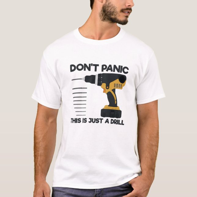 Camiseta Ferramenta Engraçada Não entra em pânico Isto é ap (Frente)