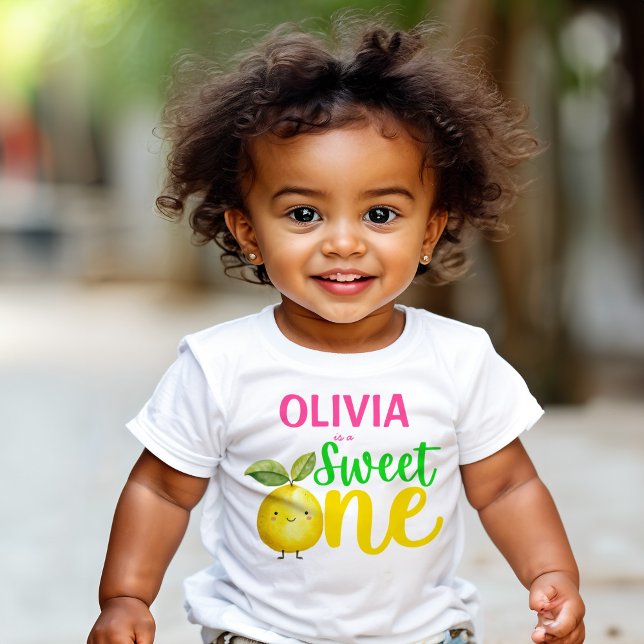 Camiseta Festa de aniversário de limonada rosa doce (Sweet one pink lemonade birthday party cute lemon  personalized name T-Shirt party supplies)