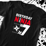 Camiseta Festa de aniversário Ninja - Aniversário Ninja 7<br><div class="desc">Esta design de aniversário Ninja 7 é uma escolha excelente para um tema de festa de aniversário ninja de 7 anos. Apresentando o símbolo japonês para Ninjutsu com o desenho animado ninja atirando estrelas, seu aniversariante ou aniversariante certamente vai adorar este design cheio de ação. É perfeito para velhos de...</div>