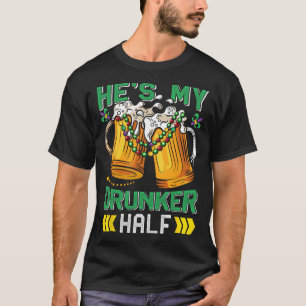 Camiseta Festa de Carnaval Ele é Minha Metade Mais Bêbada M
