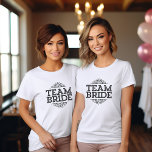 Camiseta Festa de casamento de Noiva da Equipe Bridesmaid<br><div class="desc">O design de tipografia de tendência bonita lê "Equipe Bride" com quadro de rolagem do rico. Presente perfeito para noiva, damas de noiva e festa de casamento para vestir enquanto se prepara no dia do seu casamento! Use as ferramentas de design para personalizar o design ou escolher uma camiseta ou...</div>