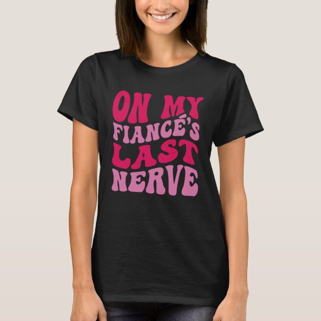 Camiseta Festa de Despedida de Solteira No Último Nervo do  (Frente)