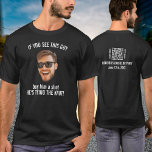 Camiseta Festa de Despedida de Solteiro do Comprar Fotográf<br><div class="desc">Engraçada camiseta de solteiro ou festa de despedida para o noivo e padrinhos de casamento com a mensagem "Se você vir esta cara, comprar-o a tiro, ele é casando" na frente e um código QR com o nome do aplicativo na parte traseira. Carregue um recorte da face com um plano...</div>