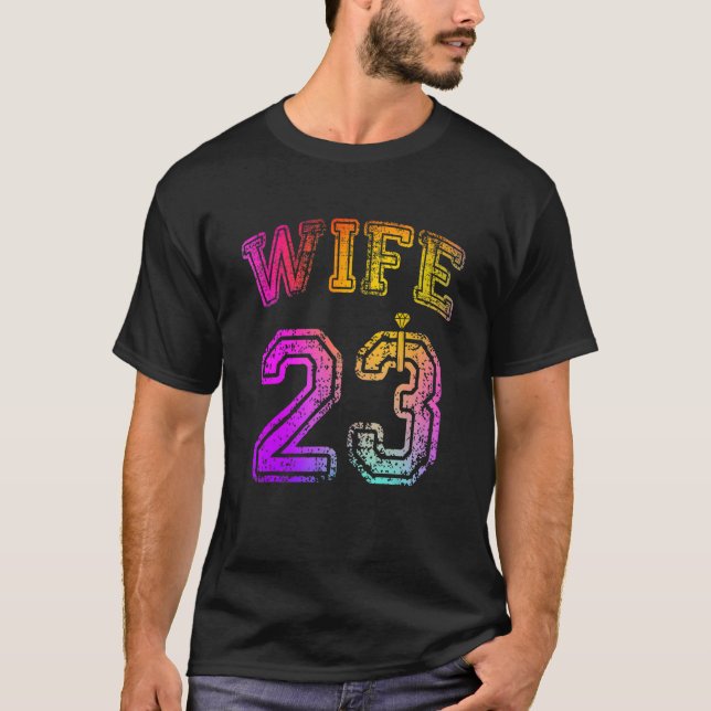 Camiseta Festa de Engajamento da Esposa Correspondência da  (Frente)