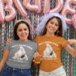 Camiseta Festa de solteira da bobo da tripulação do ganso<br><div class="desc">Este design também está disponível em outros modelos de telefone. Escolha Tipo de dispositivo para ver outros iPhone, Samsung Galaxy ou Google capas. Alguns estilos podem ser alterados selecionando Estilo se essa for uma opção. Este design pode ser personalizado na área fornecida pela alteração da foto e/ou do texto. Ou...</div>