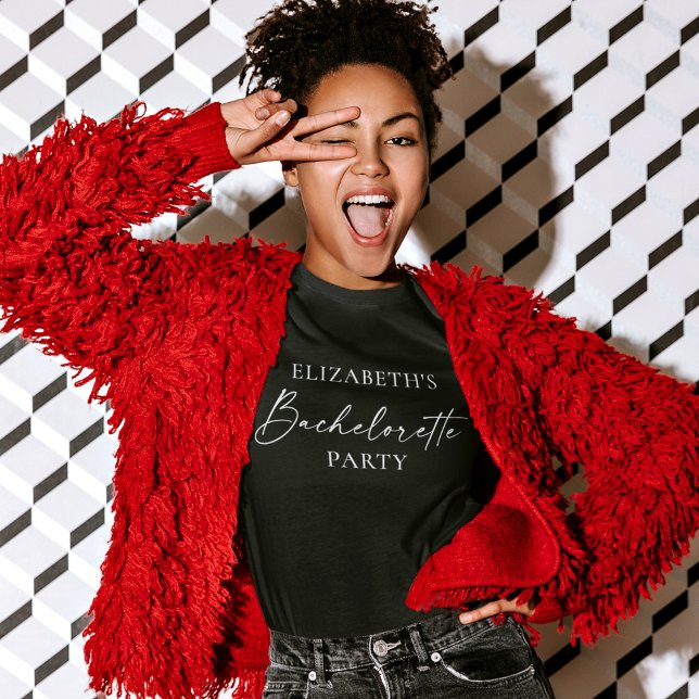 Camiseta Festa de solteira de Script de Tinta Moderna de Ca (Customize to change your personalized text size or text style. Many colors of shirts to choose from.)