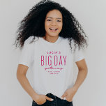 Camiseta Festa de solteira grande dia fique cor-de-rosa per<br><div class="desc">Projetada para coordenar a Design Lea Delaveris com a coleção "Big Day Getaway", esta camiseta de coordenação divertida apresenta um tipo personalizado simples e divertido e pode trabalhar para qualquer festa de solteira de destino. Excelente para bolsas de boas-vindas ou para oferecer hóspedes enquanto estiver fora da festa. Perfeito para...</div>