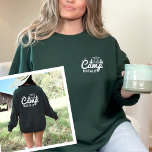 Camiseta Festa de solteira Personalizada de Bach de Camp<br><div class="desc">Enrole-se no encantamento da natureza com nossa Festa de solteira personalizada do acampamento verde personalizado do acampamento de Bach - a combinação perfeita de calor e estilo para sua celebração montanhosa. Esta camisola personalizada não é apenas roupa; é um símbolo da última trilha antes do véu, fazer-a como a dádiva...</div>