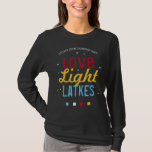 Camiseta Festa de Zoom Hanukkah Ama Luz Trava Citação Engra<br><div class="desc">Fazendo uma festa ZOOM Hanukkah / Chanukah este ano? Levem todos ao espírito de Natal com camisetas compatíveis! Esta Luz do Amor Trava Negra Chanucá Engraçada Camisa Engraçada Irá iluminar sua família Festa Chanucá pessoalmente e especialmente se estiver online! Encomenda um para cada participante. Este ditado colorido e humorístico destaca-se...</div>