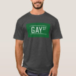 Camiseta Festa LGBTIQ do Orgulho LGBTIQ de Sinal de Gay na<br><div class="desc">O amor é o amor. Legal placa de rua gay para sua festa do orgulho! Celebre o amor com esta design do orgulho da moda. Orgulho do gay LGBT lésbica lésbica lésbica LGBTQ presente e pino do botão da festa de decoração.</div>