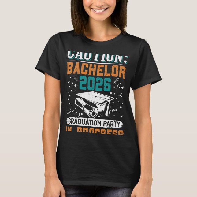 Camiseta Festas de Conclusão de Curso Caution Bachelor 2026 (Frente)
