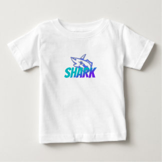 Camiseta Fierce Gradient Shark Logo | Bold Ocean Vibes