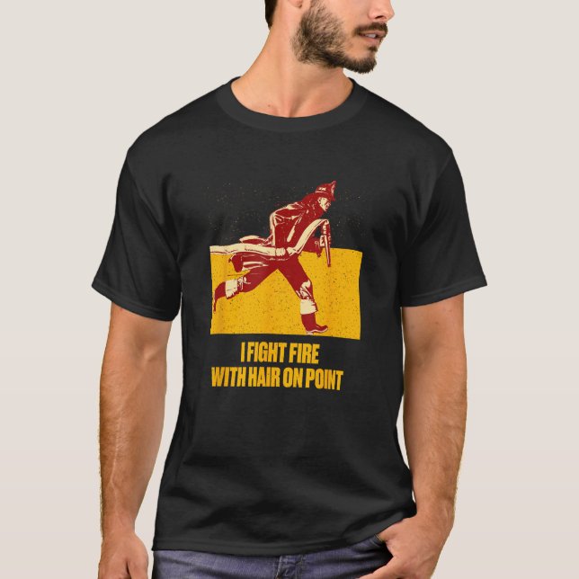 Camiseta Fights Fire Hair on Point  Firefighter Humor Firem (Frente)