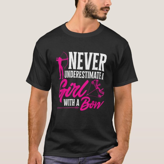Camiseta Filas De Arco De Arqueiro Nunca Subestima Uma Rapa (Frente)