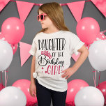 Camiseta Filha da Família Personalizada da Rapariga de Aniv<br><div class="desc">Procurando uma camisa de aniversário que fará sua festa terminar? Olhe só as camisas da nossa equipe de aniversário! Estas camisetas de na moda são perfeitas para qualquer festa de aniversário do dia fora. Nossas camisas combinam um presente de excelente para seus amigos e família, e podem ser vestidas juntas...</div>