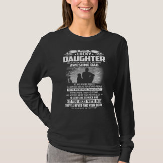 Camiseta Filha Sortuda Porque Sou Criada Por Uma Atenção Lo