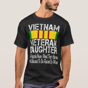 Camiseta Filha Veterana Do Vietnã Levantada Pelo Meu Heró
