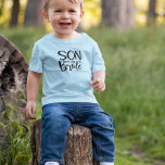 Camiseta FILHO da BRIDE<br><div class="desc">Para a noiva que tem um filho jovem, vista-o numa camiseta igual ao resto da festa de casamento. O texto diz FILHO do BRIDE. O mesmo texto e cor se repetem na parte de trás dessa camiseta. O texto é uma imagem para que a cor possa ser alterada para qualquer...</div>