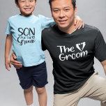 CAMISETA FILHO DO GRUPO<br><div class="desc">Para o noivo que tem um filho jovem, vista-o numa camiseta igual ao resto da festa de casamento. O texto diz FILHO do CRESCIMENTO. O mesmo texto e cor se repetem na parte de trás dessa camiseta. O texto é uma imagem para que a cor possa ser alterada para qualquer...</div>