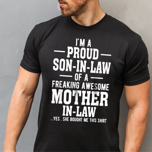 Camiseta Filho Em Lei De Uma Mãe Incrível E Louca Em Direit (Criador carregado)