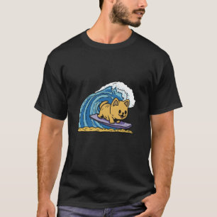Camiseta Filhote de Corgi Surfando numa Onda na Praia