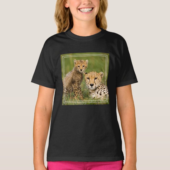 Camiseta Filhote de Guepardo e Pai na Grama (Frente)