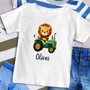 Camiseta Filhote de Leão Fofo em Trator Verde Encantador
