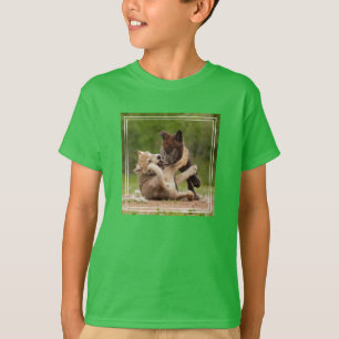 Camiseta Filhotes de Lobo Cinzento Lutando