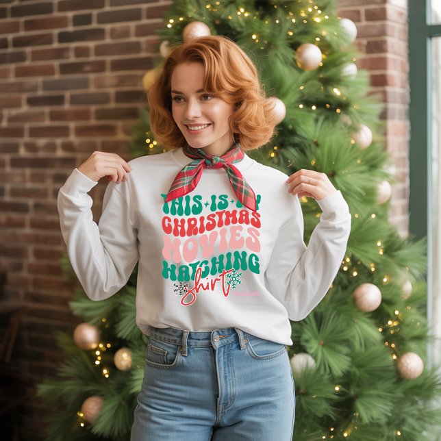Camiseta Filmes Retro-Natal Personalizados Assistindo (Personalized Retro Christmas Movies Watching Sweatshirt)