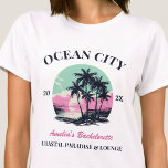 Camiseta Fim de Semana da Festa de solteira de Praia Corres<br><div class="desc">Faça um salto na sua próxima festa de solteira com esta festa de solteira de praia impressionante, camisetas personalizadas. Quer estejas a celebrar uma viagem de praia, férias de raparigas, ou um feriado de melhores amigos, esta camiseta de festa de solteira de praia personalizada é o complemento perfeito para a...</div>
