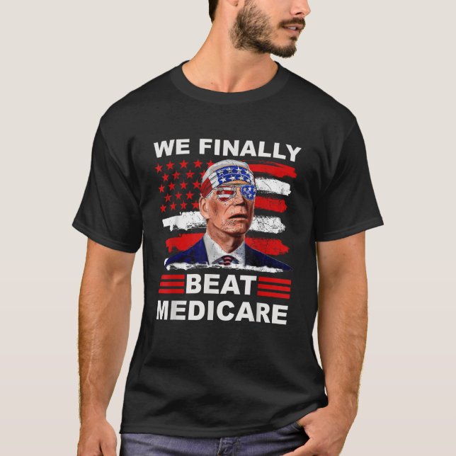 Camiseta Finalmente, Bebemos Medicare Joe Biden América Ban (Frente)
