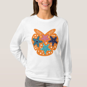 Camiseta Fios coloridos com fundo cor de laranja.