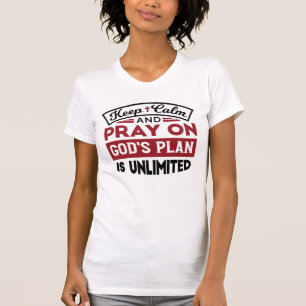 Camiseta Fique calmo e reze que o plano de Deus é uma citaç