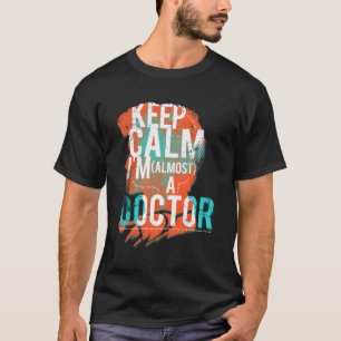 Camiseta Fique Calmo Eu Sou Quase Uma Rua Médica.