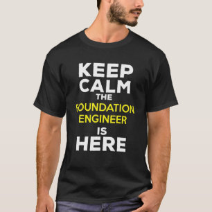 Camiseta Fique Calmo, O Engenheiro Da Fundação Está Aqui