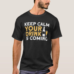 Camiseta Fique Calmo, Sua Bebida Está Engraçada.