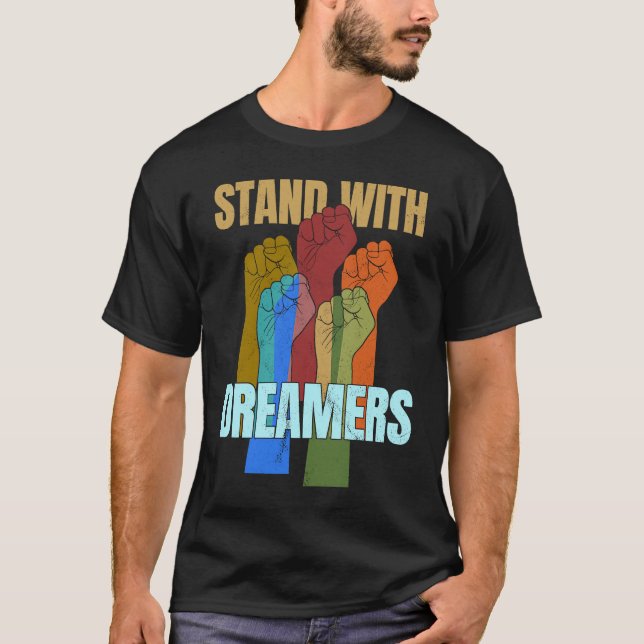 Camiseta Fique com os Dreamers que apoiam a DACA que todos  (Frente)