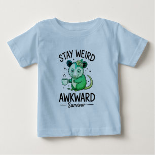 Camiseta Fique Estranho Design Sobrevivente Desajeitado