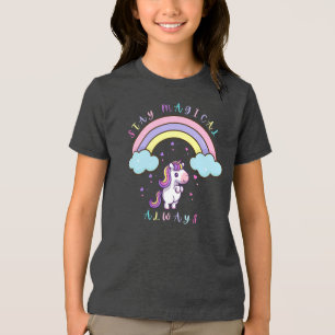 Camiseta Fique Mágico – Design de Unicórnio Fofo e Arco-íri