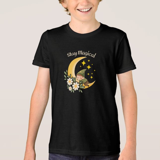 Camiseta Fique Mágico Gnomo na Lua Crescente | Caprichoso (Frente)
