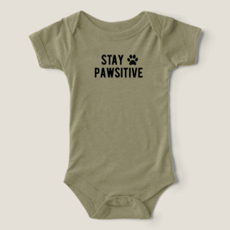 Camiseta Fique Pawsitivo Impressão de Pata Oliva Verde Bebê