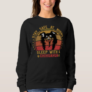 Camiseta Fique Seguro À Noite Dormindo Com Um Chihuahua Lon